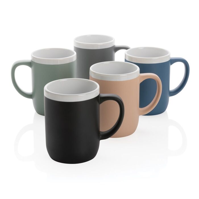 Ceramic mug with rim